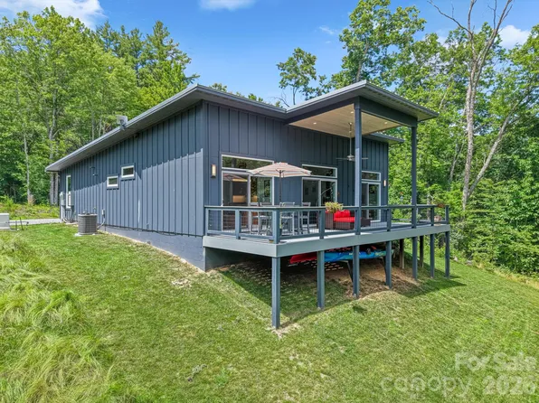 337 Leatherbreeches Dr, Tuckasegee, NC 28783