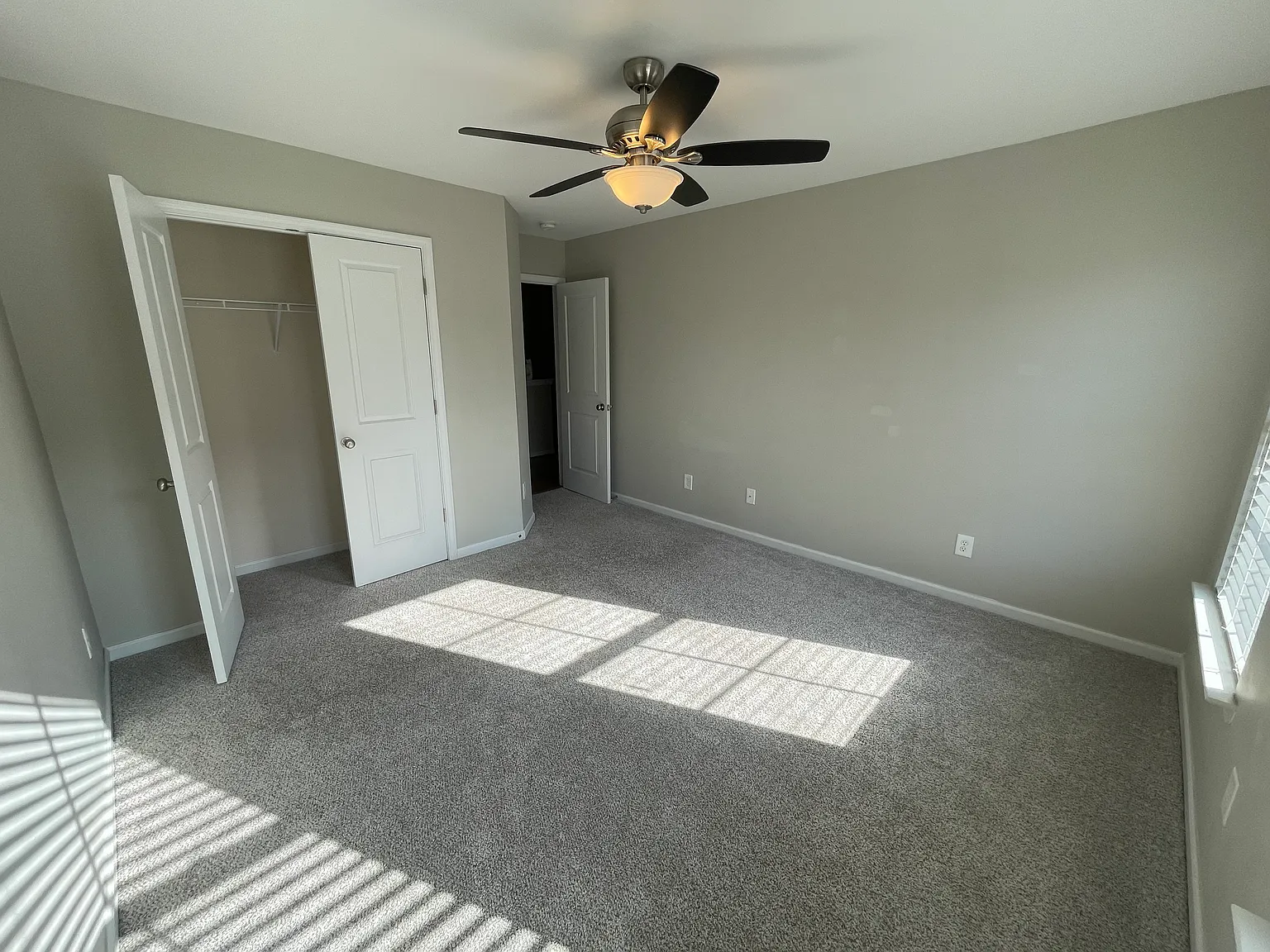 3 bed, 2.5 bath, 1950 sqft, $2,200 — Photo 4