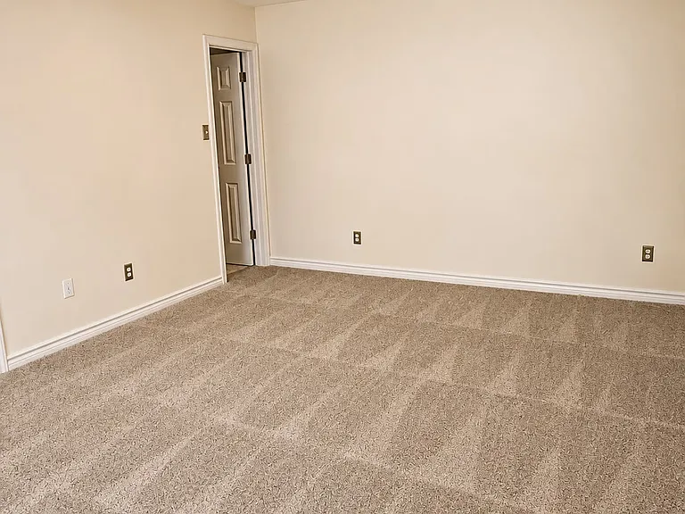 1207 Fox Trail Dr — Photo 16