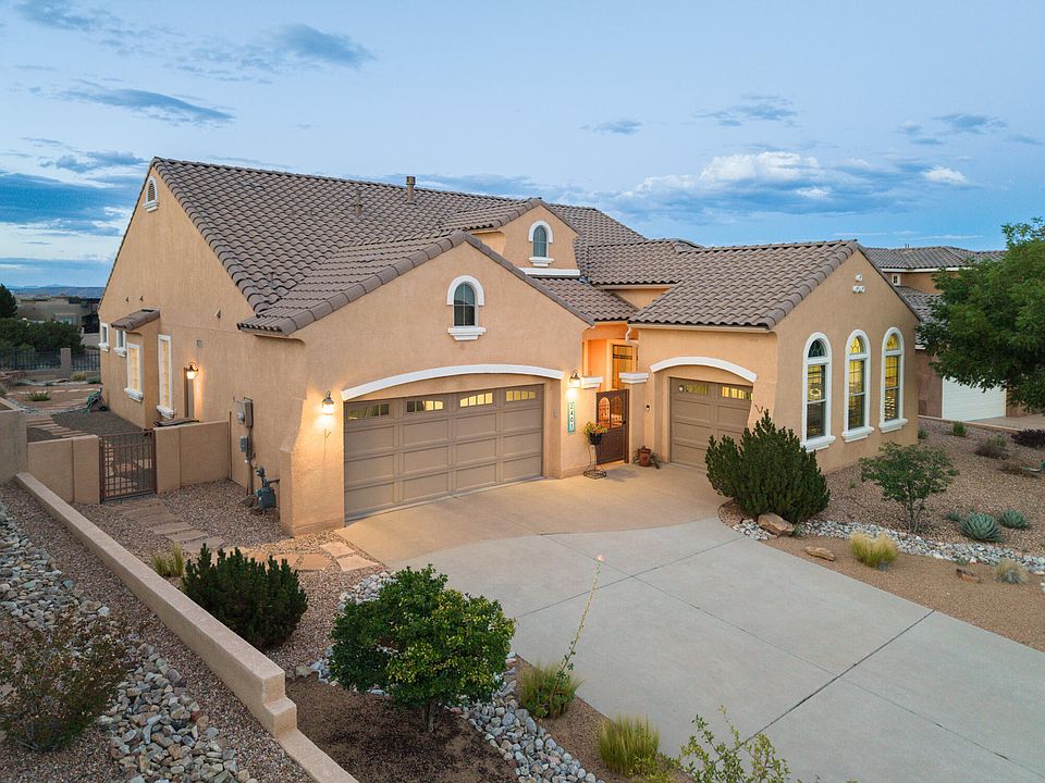 1st image of 2401 Desert View Rd NE