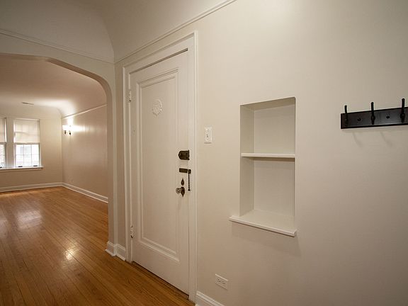 5th image of 1128 Washington Blvd APT 1B