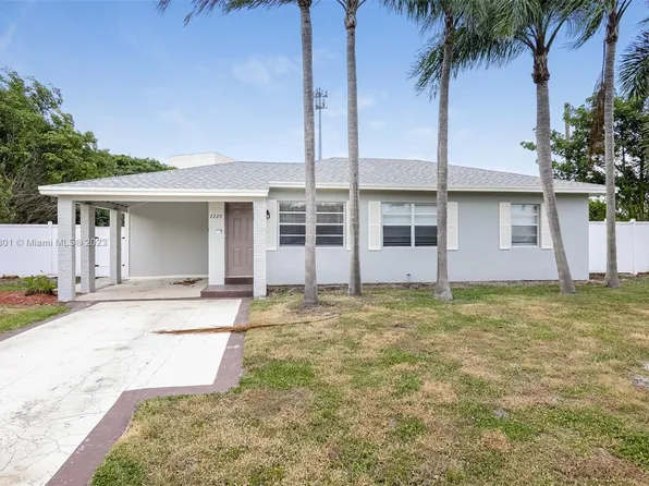 2220 E Pineridge Ct, Delray Beach, FL 33444
