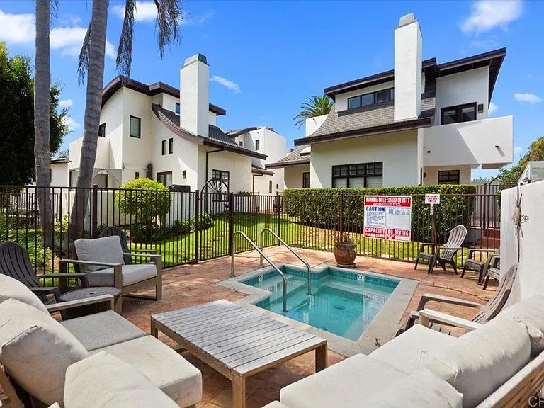 1733 Coast Blvd — Photo 26