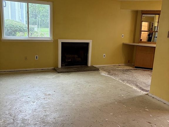 3rd image of 4105 Tracy Ct