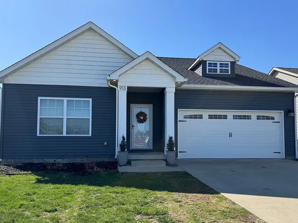 913 E Barker St, Tuscola, IL 61953