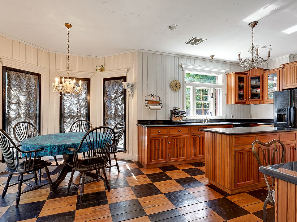 1st image of 141 Oak Hollow Ct