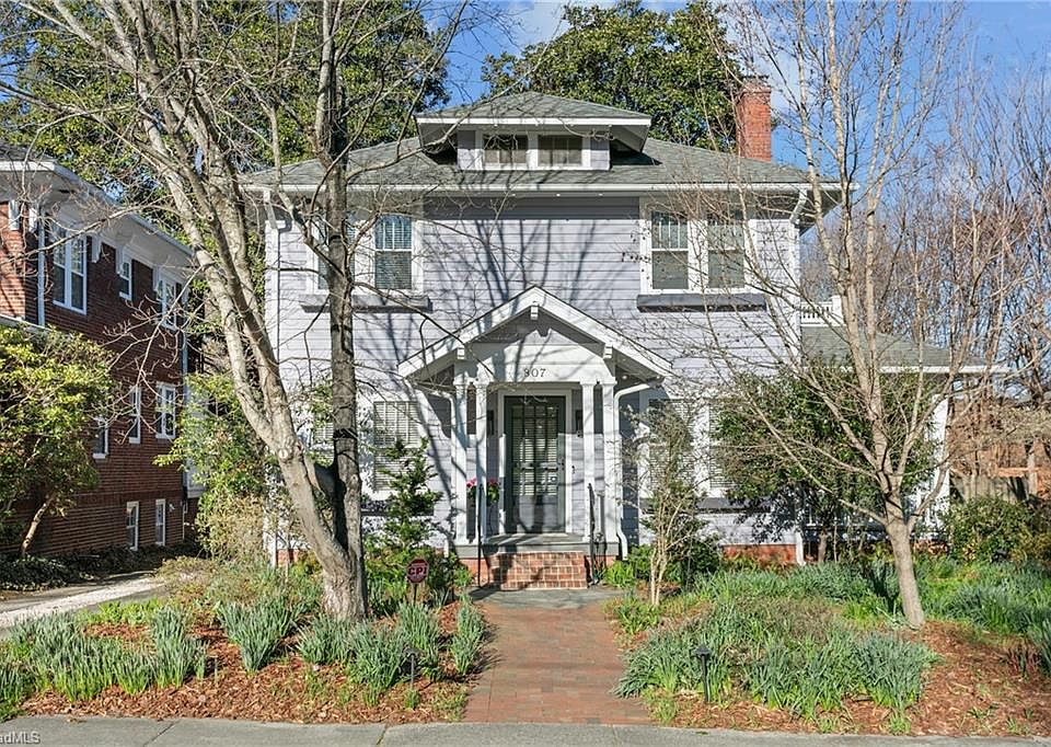 1st image of 807 Magnolia St