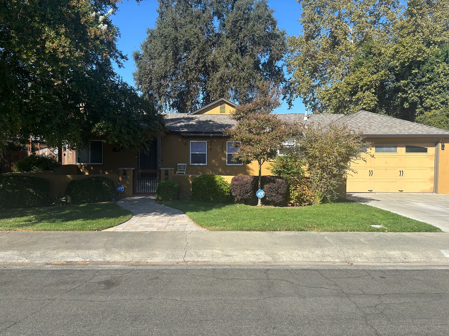 4 bed, 1900 sqft, $3,800 — Photo 2