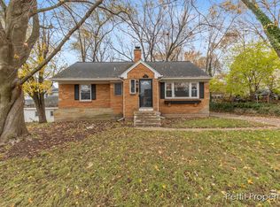 1612 Chamberlain Ave SE, Grand Rapids, MI