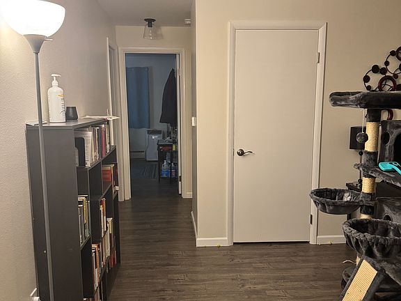 5th image of 434 Valley Hi Cir APT B4
