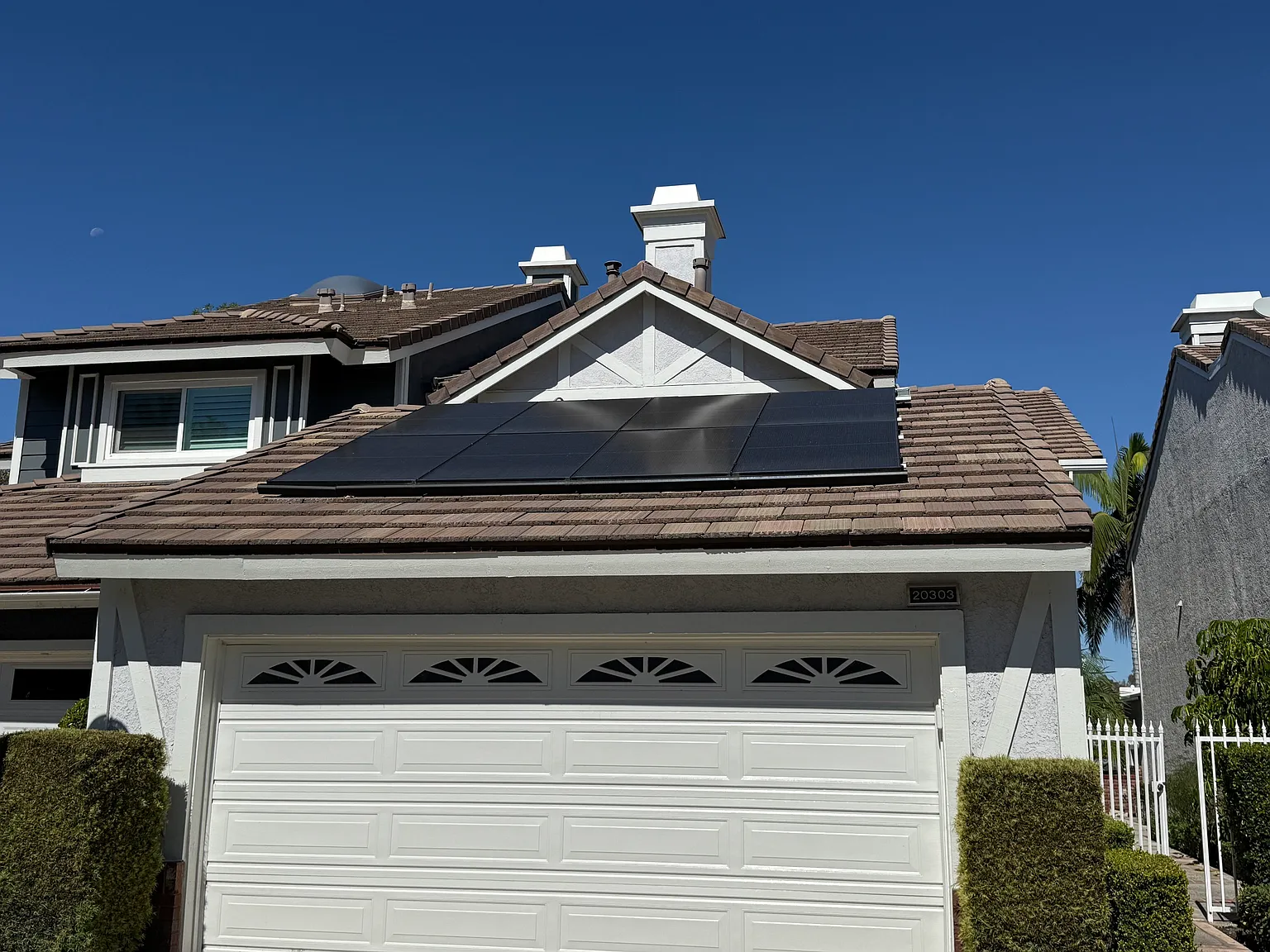 3 bed, 2.5 bath, 2403 sqft, $5,750 — Photo 2