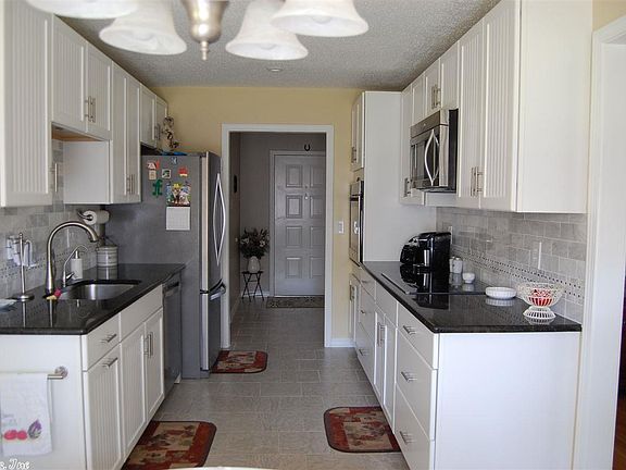 4th image of 813 Hickory Hollow Ln