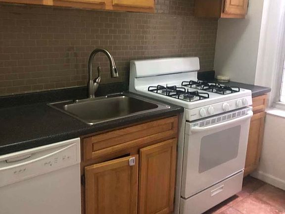 5th image of 261 Seaman Ave #B11