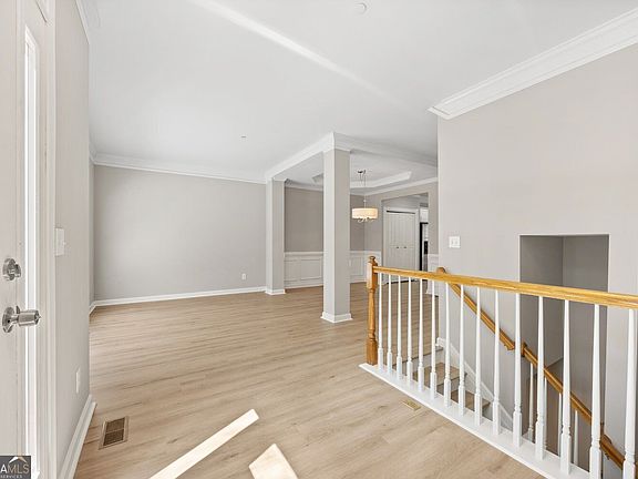 5th image of 316 Holbrook Rd