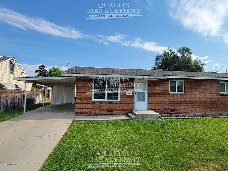 206 Meffan Ave — Photo 1