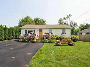 10 Longmeadow Dr, Carver, MA 02571