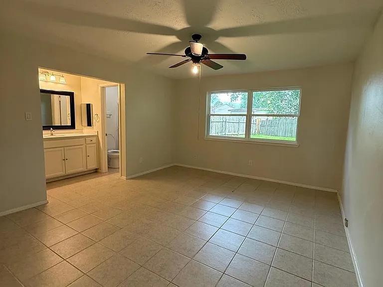 10123 Kent Towne Ln — Photo 4