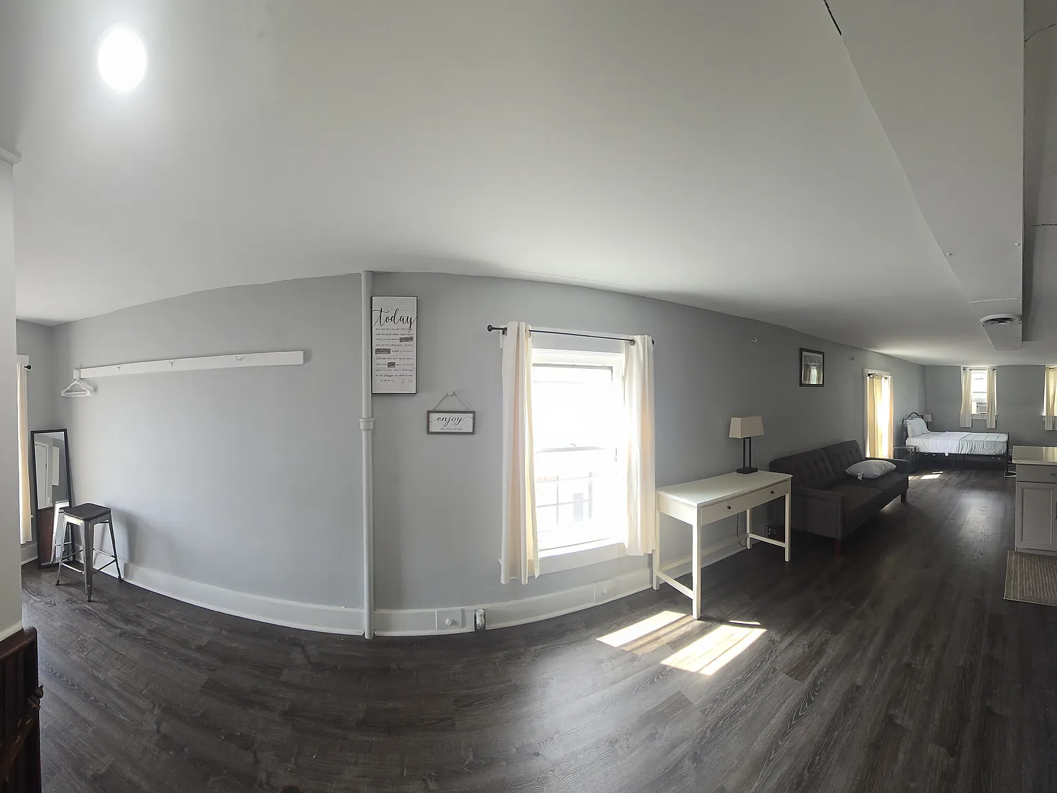 Studio, $995 — Photo 2