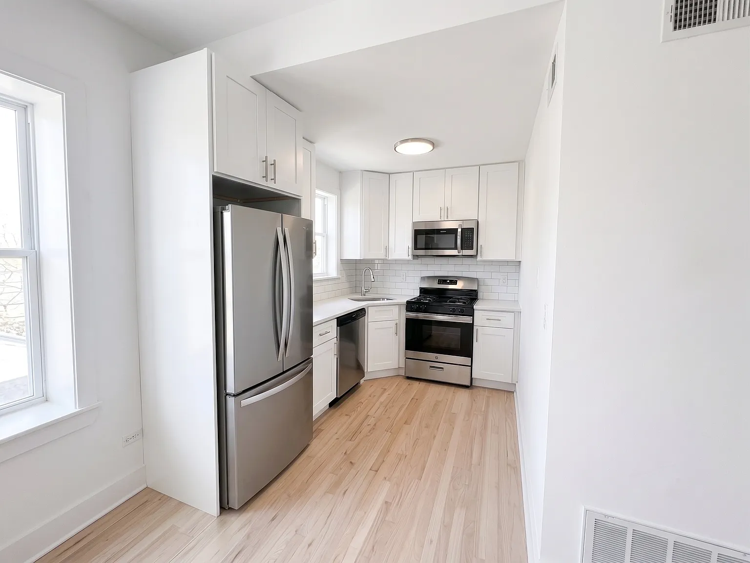 2 bed, 1.5 bath, 800 sqft, $3,150 — Photo 1