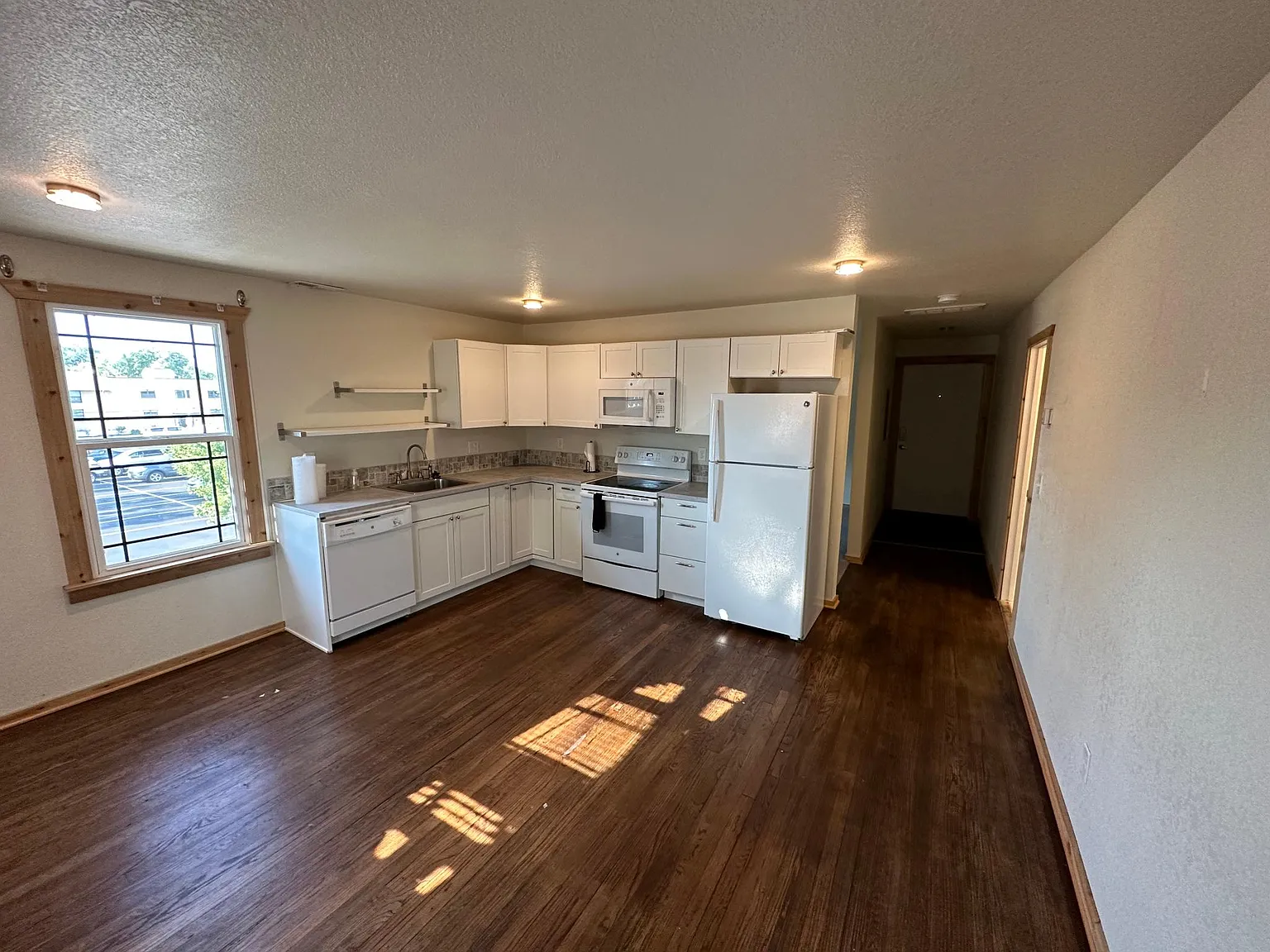 1 bed, 500 sqft, $1,000 — Photo 2