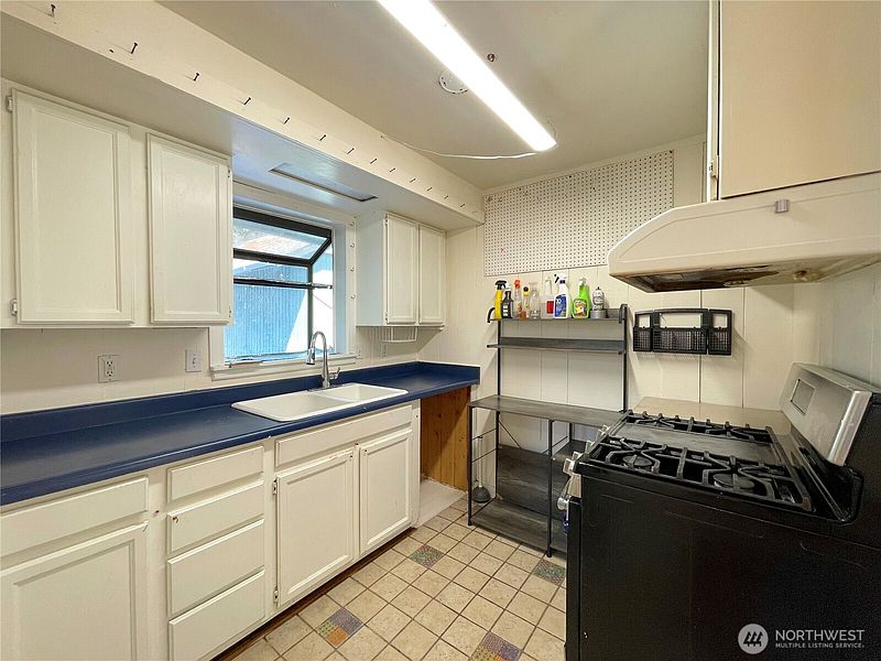 5th image of 13729 Stone Avenue N