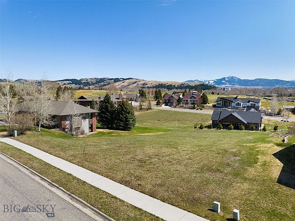 3rd image of 668 Saint Andrews Dr