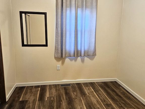 5th image of 443 Williams St