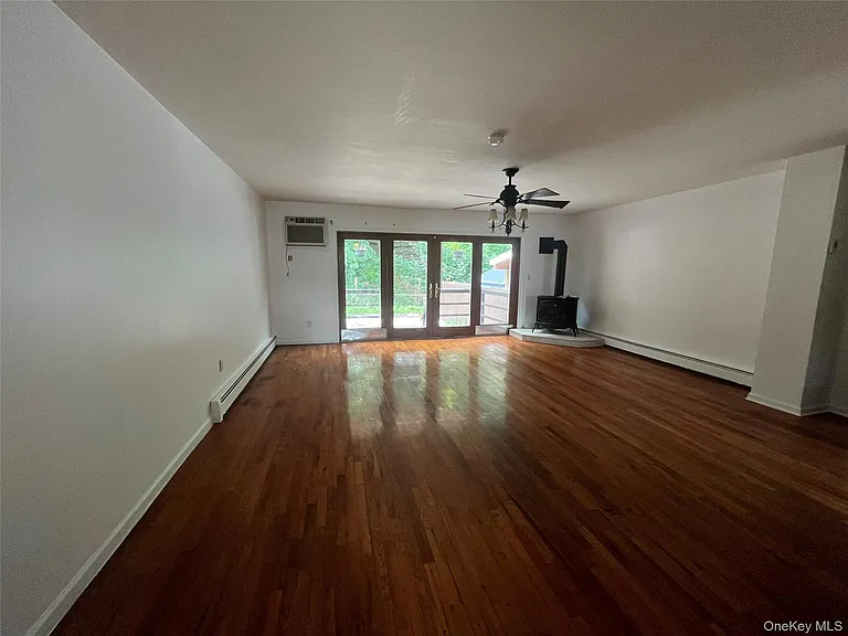 156 Coolidge St — Photo 2