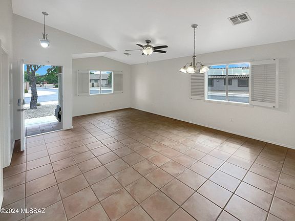 3rd image of 125 W Calle Patio Lindo