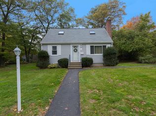 9 Skyview Ter, Holliston, MA 01746