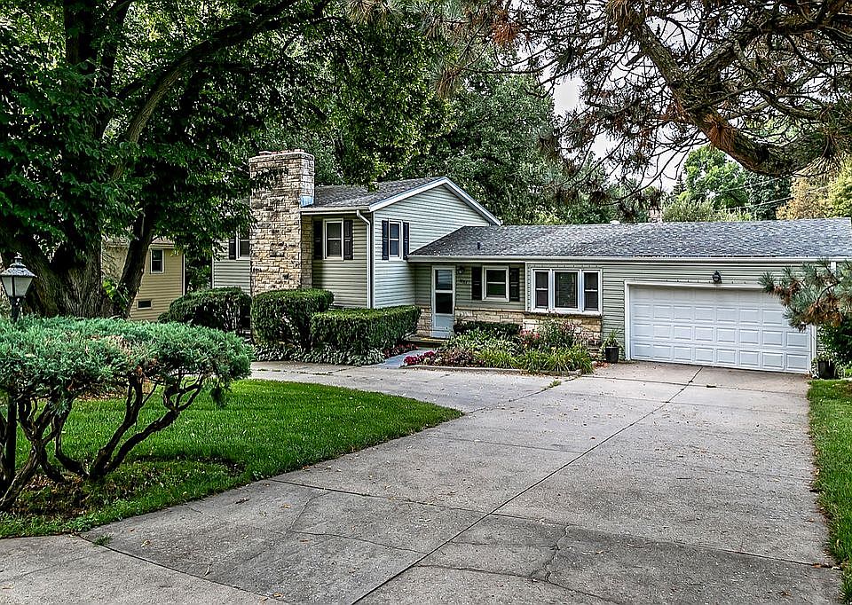 1st image of 10319 Krug Ave