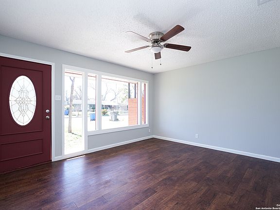 4th image of 5035 CREEKMOOR DR