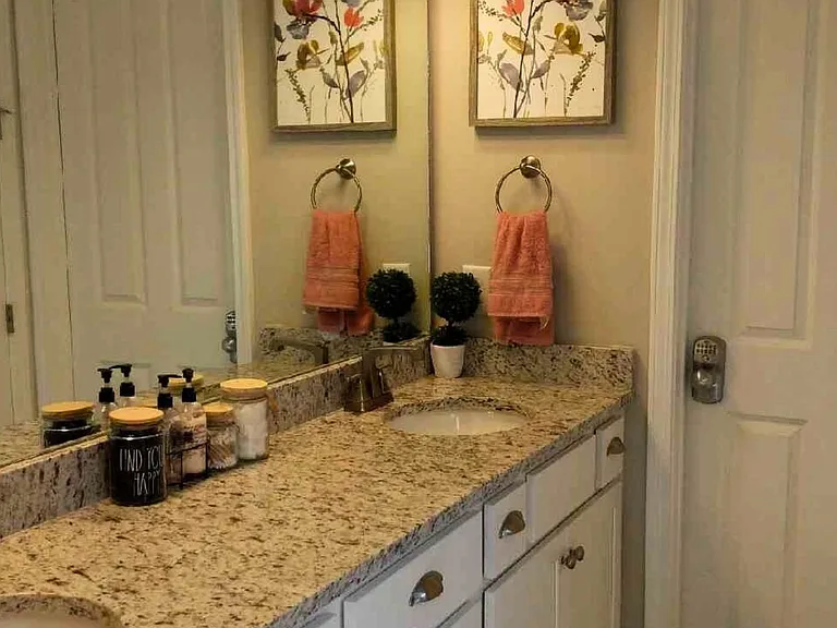 708 Goswell Dr — Photo 19