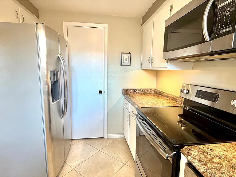 11710 Southlake Dr #16 — Photo 10