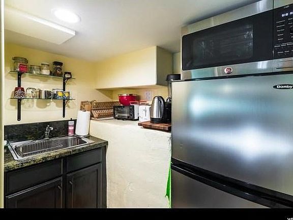 3rd image of 1167 E Roosevelt Ave #1