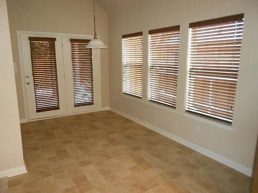 3rd image of 1909 Highland Oaks Dr