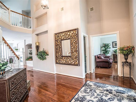 3rd image of 4923 Chappel Hill Dr