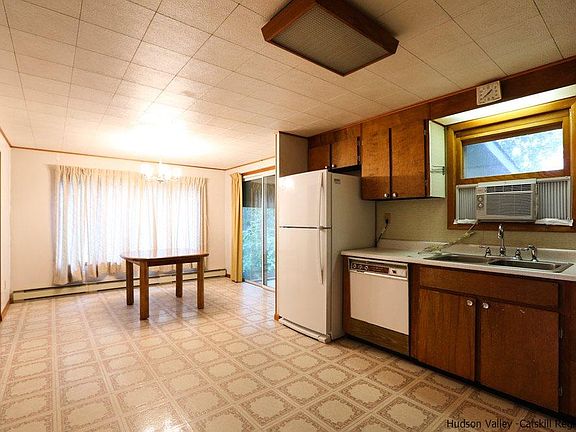 4th image of 18 Orchard Ln