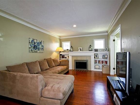 3rd image of 5816 Charlotte St