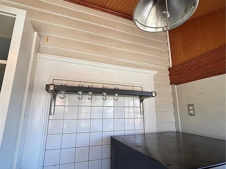 75 Arch St — Photo 11