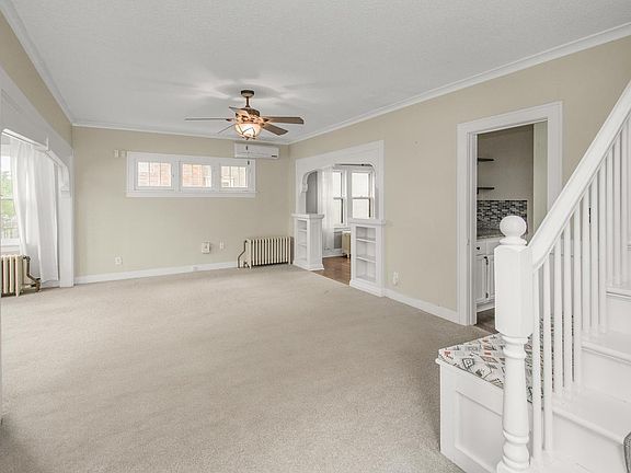 4th image of 139 Annapolis St E