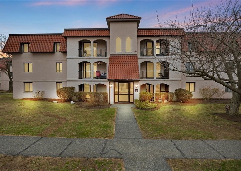 1st image of 685 Oak St #2712