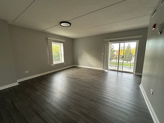 3rd image of 3400 N Old Arlington Heights Rd Unit 209