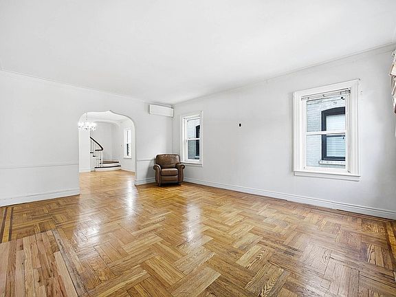 4th image of 3518 Avenue