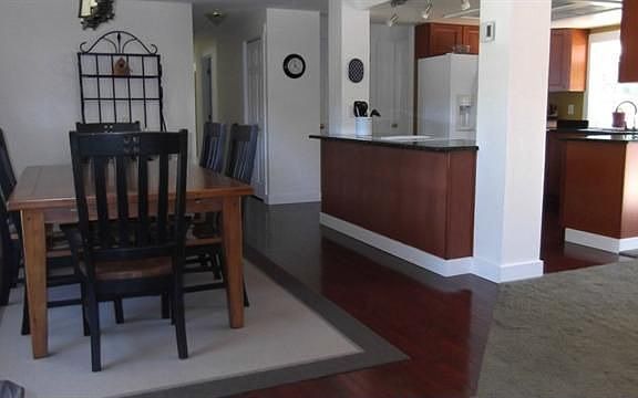 5th image of 6910 Diann St NE