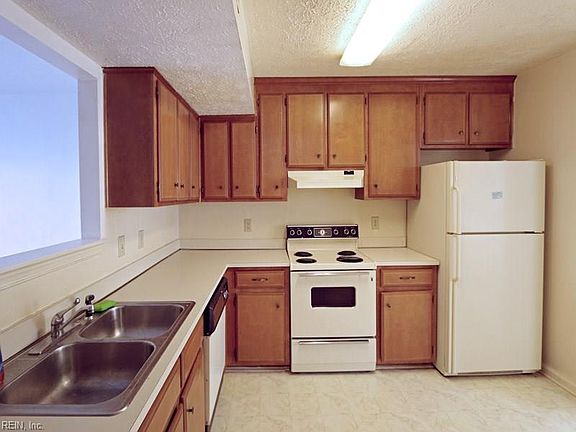 3rd image of 108 Parkway Dr