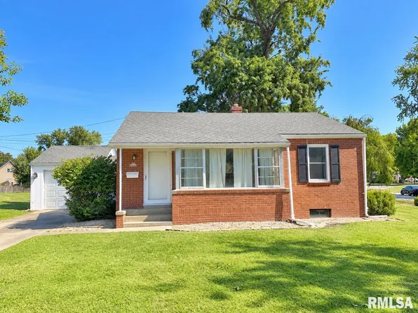 304 Laurel Dr, Jacksonville, IL 62650