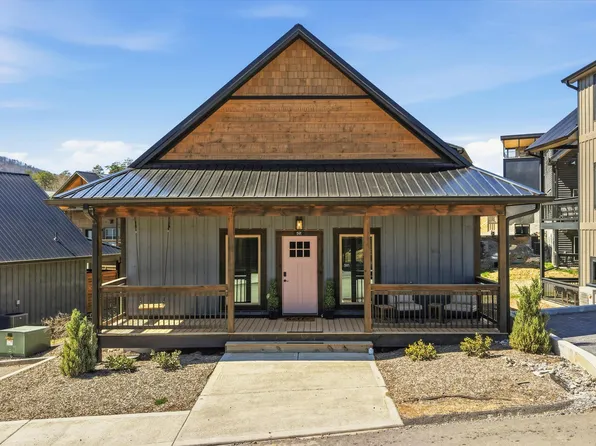 591 Warbonnet Way, Pigeon Forge, TN 37863