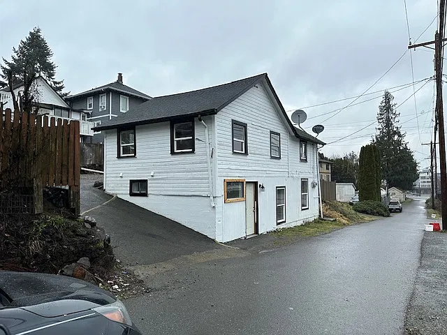 3221.5 Grand Ave