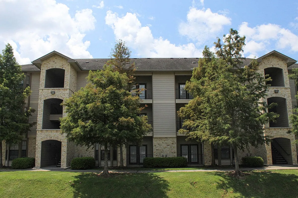 Camden Lake Apts — Photo 1